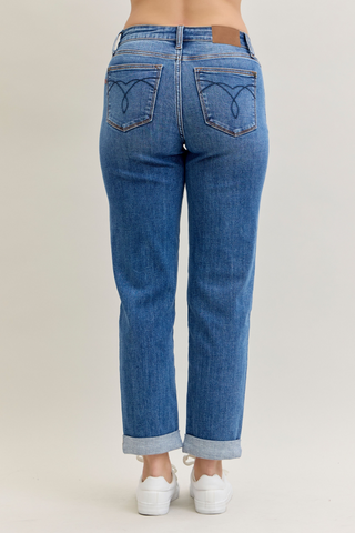 Judy Blue Mid-Rise Boyfriend Classic Cuffed Jeans in Medium