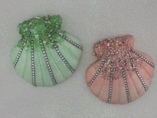 Clamshell Ornament in Mint