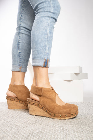 Corky's Oh It's You Wedge in Chestnut