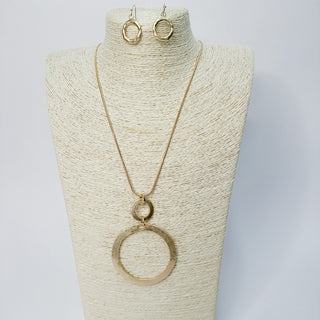 Circle Love Necklace Set in Gold
