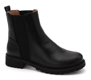Howl Boots in Black