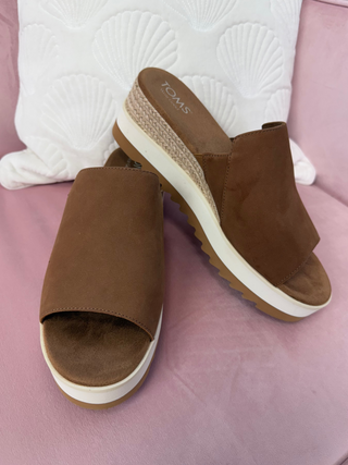 Diana Mule Wedge Sandal in Brown Sugar Leather