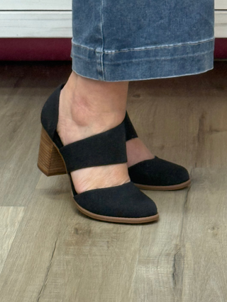 Milan Closed Toe Heel in Black