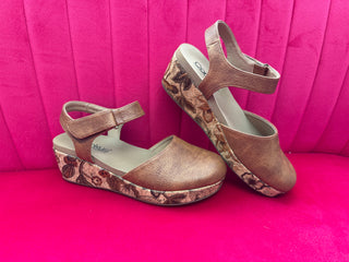 Corkys All In Sandals In Cognac