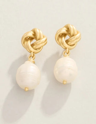 Knotted Pearl Earrings in Pearl