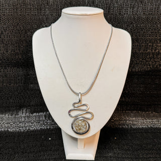 Squiggle Pendant Necklace - Oyster Bay