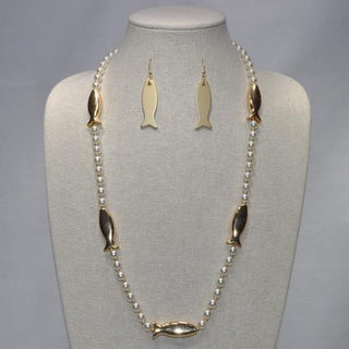 Compliment Me Necklace Set in Gold