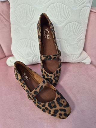 Bianca Flat in Brown Sugar Leopard Suede