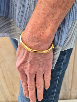 Broad Creek Hinged Bangle