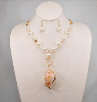 Chain Link and Pearl Necklace Set with Conch Shell Pendant