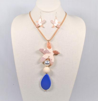 Lucite Starfish and Teardrop Pendant Necklace Set